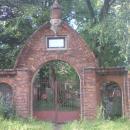 Brama cmentarza baptystów